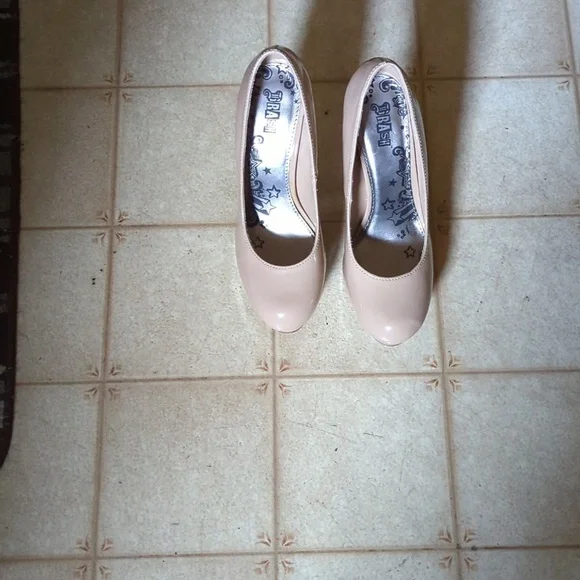 Brash Beige Round Toe Patent Leather Pumps - Picture 2 of 7